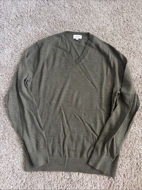 Club Monaco Wool Men's V-Neck Sweater in Olive Green